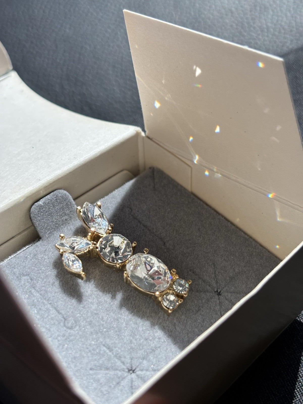 Vintage Crystal AVON Rabbit Brooch Gold Tone Bunny Animal EASTER Pin Vintage