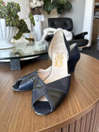 SALVATORE FERRAGAMO Vintage Italy Navy/Black Leather Pumps Shoes USA 8AA Narrow