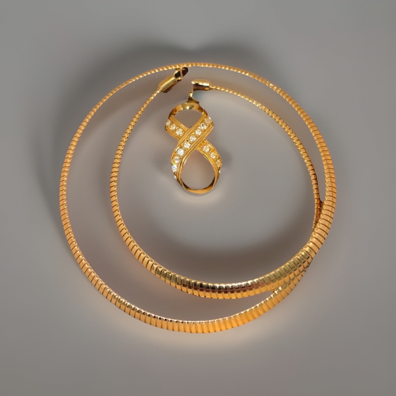 Vintage AVON 1995 Classic Golden Tone Choker Necklace Infinity Pendant W/ Box