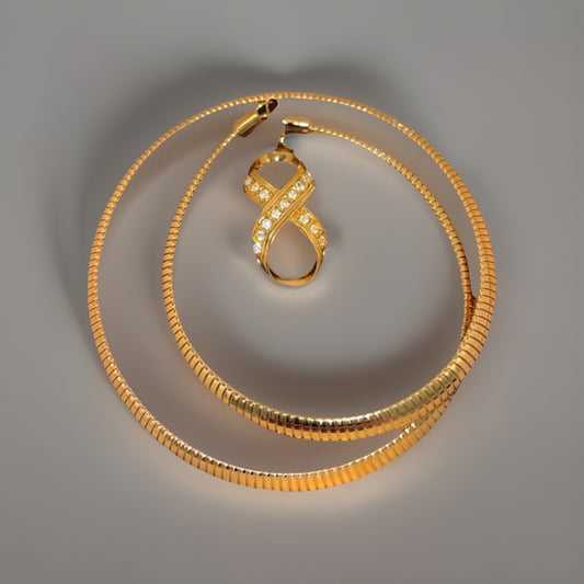 Vintage AVON 1995 Classic Golden Tone Choker Necklace Infinity Pendant W/ Box