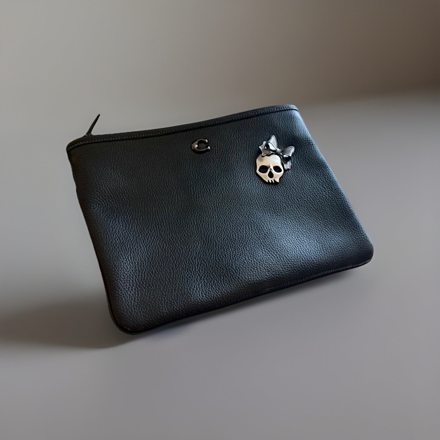 NWT COACH Essential Pouch 28 Black Pebble Leather Travel Case W/Coach Skull+Bow