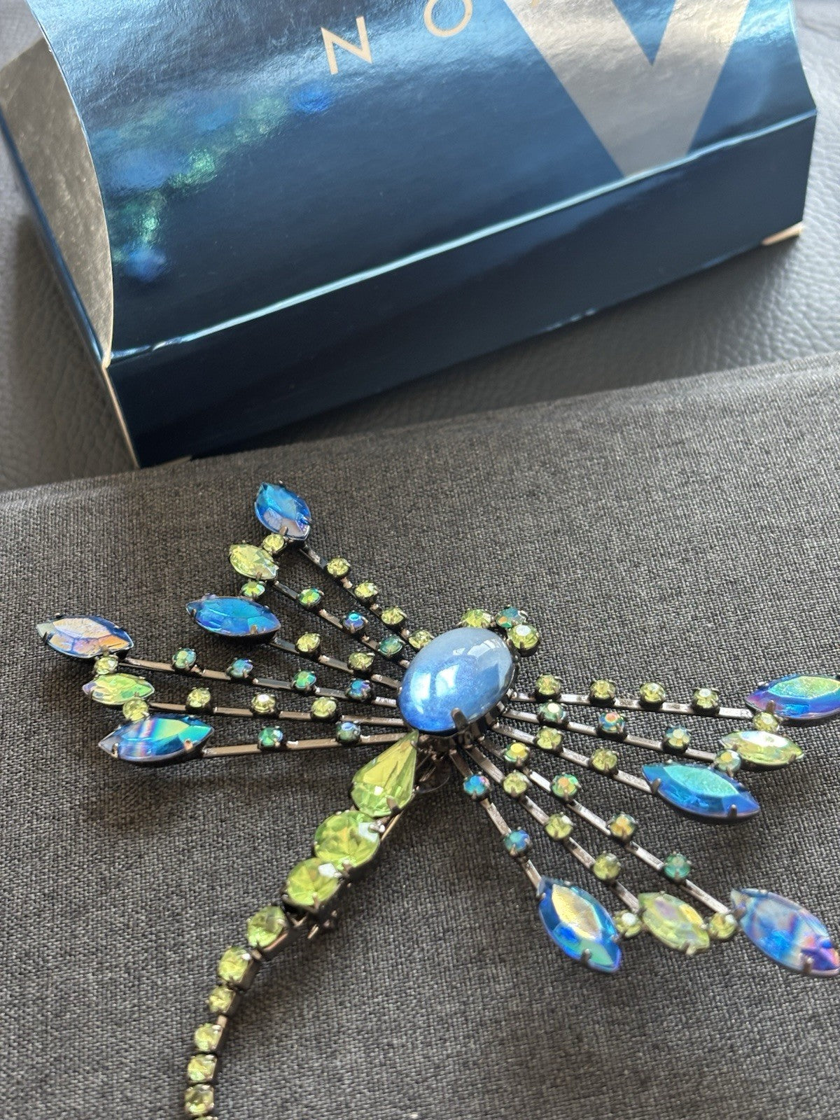 NWT Vintage AVON Giant Dragonfly Bug Insect Rhinestone Cute Dangle Pin Brooch