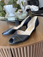 SALVATORE FERRAGAMO Vintage Italy Navy/Black Leather Pumps Shoes USA 8AA Narrow