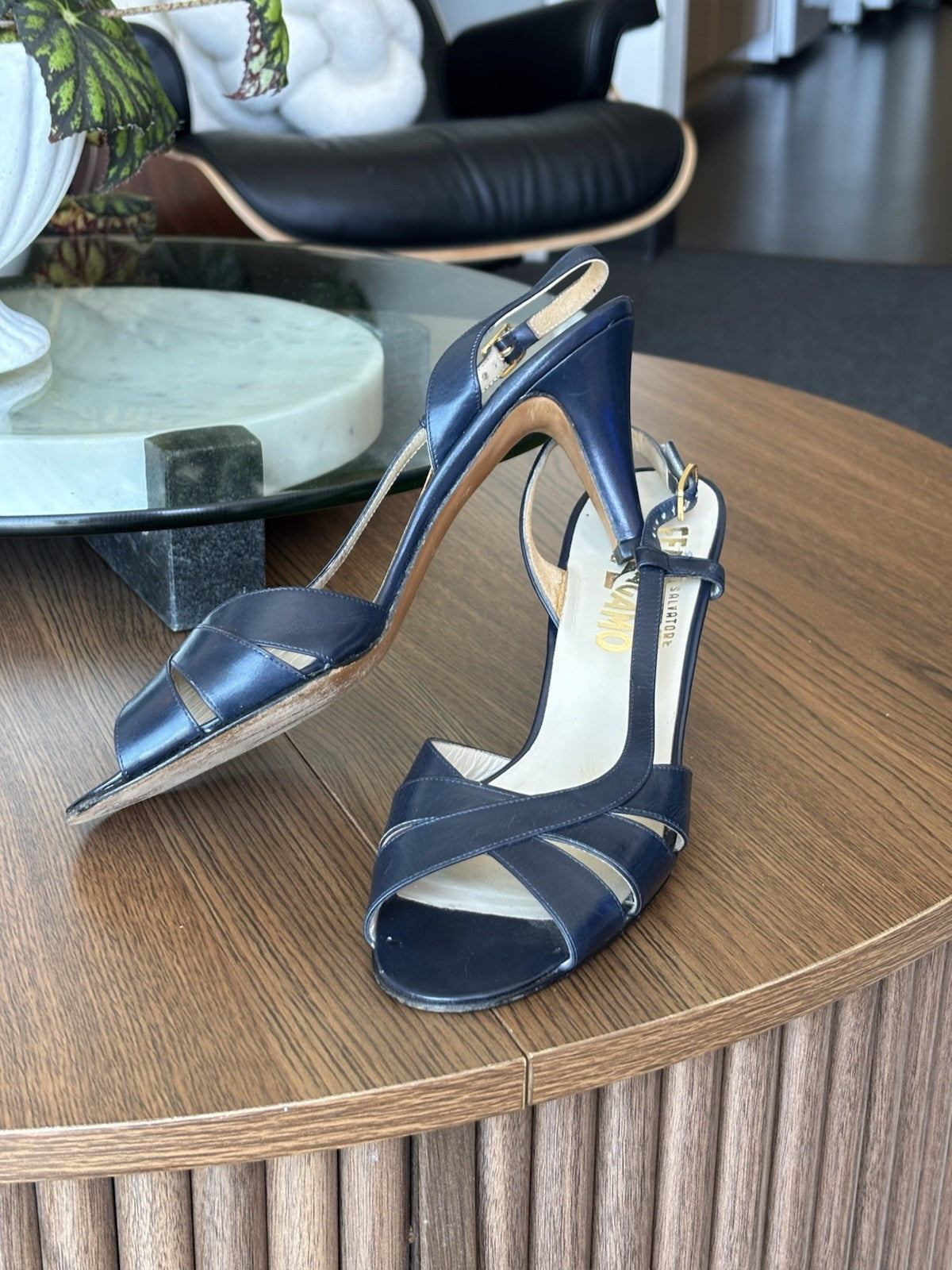 SALVATORE FERRAGAMO Vintage Italy Navy Blue Leather Pumps Heels Shoes USA 7.5 AA