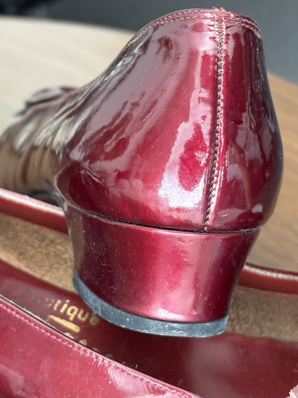 SALVATORE FERRAGAMO Vintage Italy Patent Leather Maroon Bow Pumps Shoes 7.5 AA