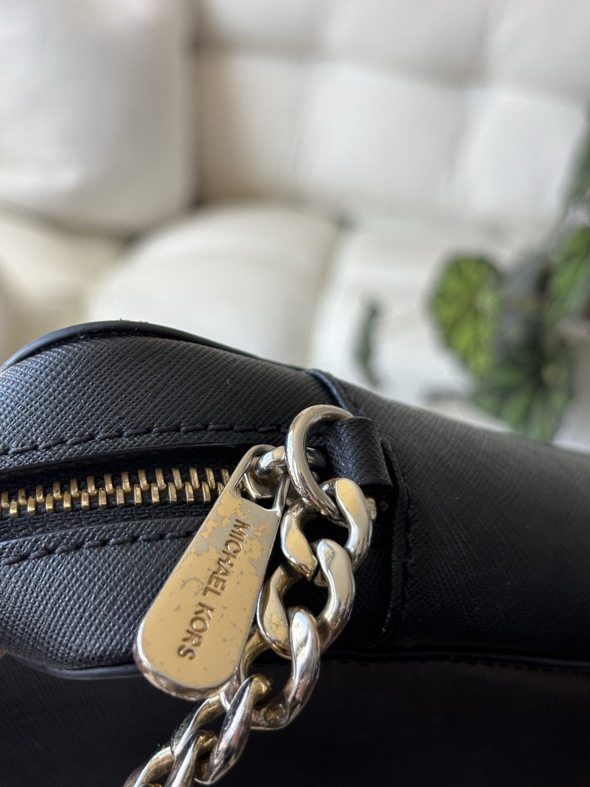 MICHALE KORS Leather Crossbody Bag Purse Zip Black/Gold Chain Strap (org $258)
