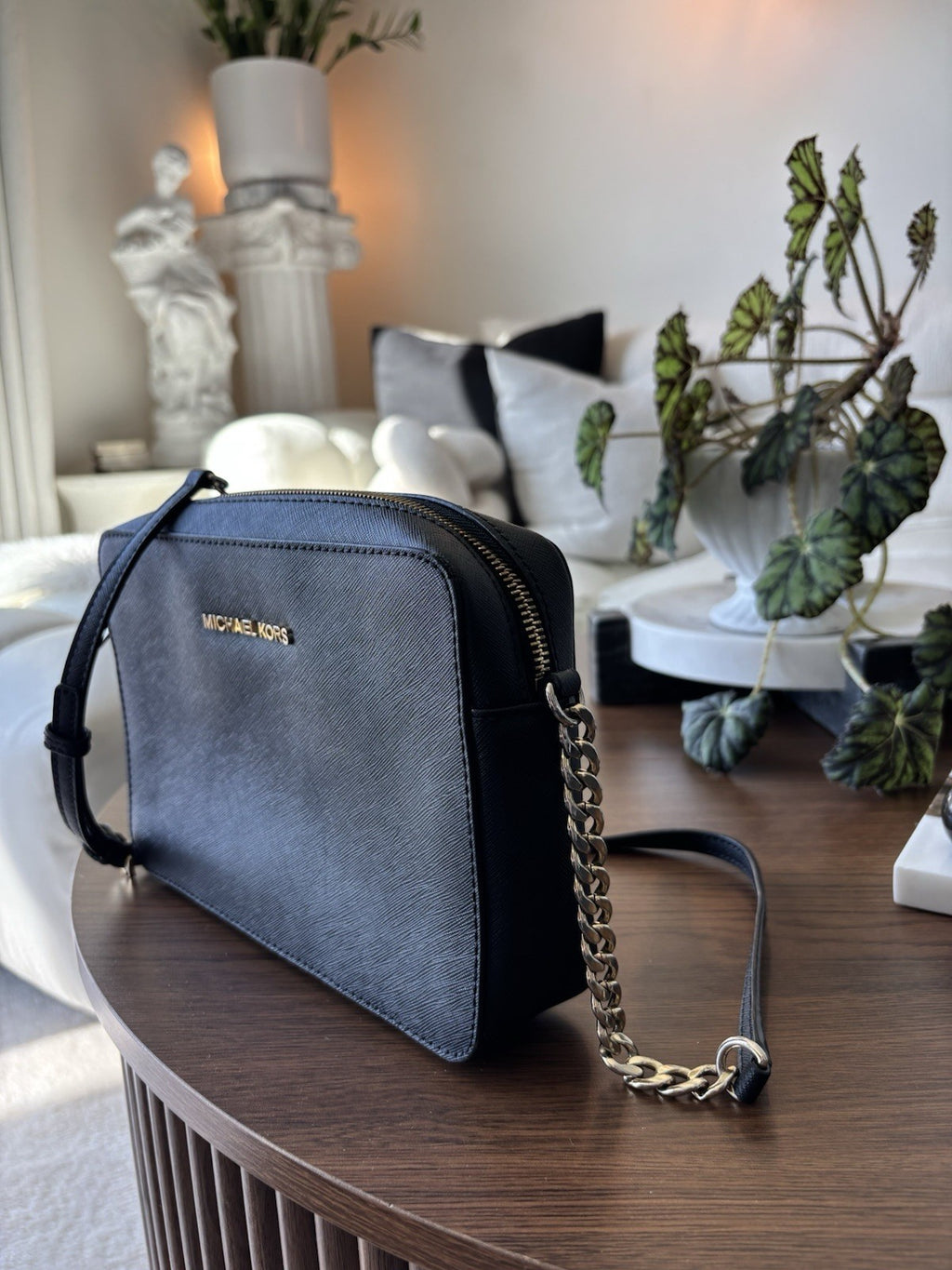 MICHALE KORS Leather Crossbody Bag Purse Zip Black/Gold Chain Strap (org $258)