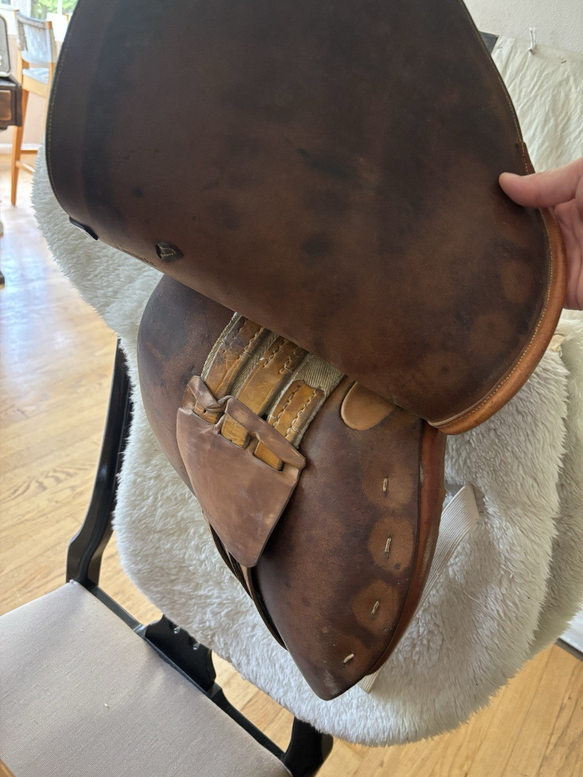 HERMÈS Paris Belgique Vintage Close Contact Jump Saddle 17.5 Rare Brown Leather