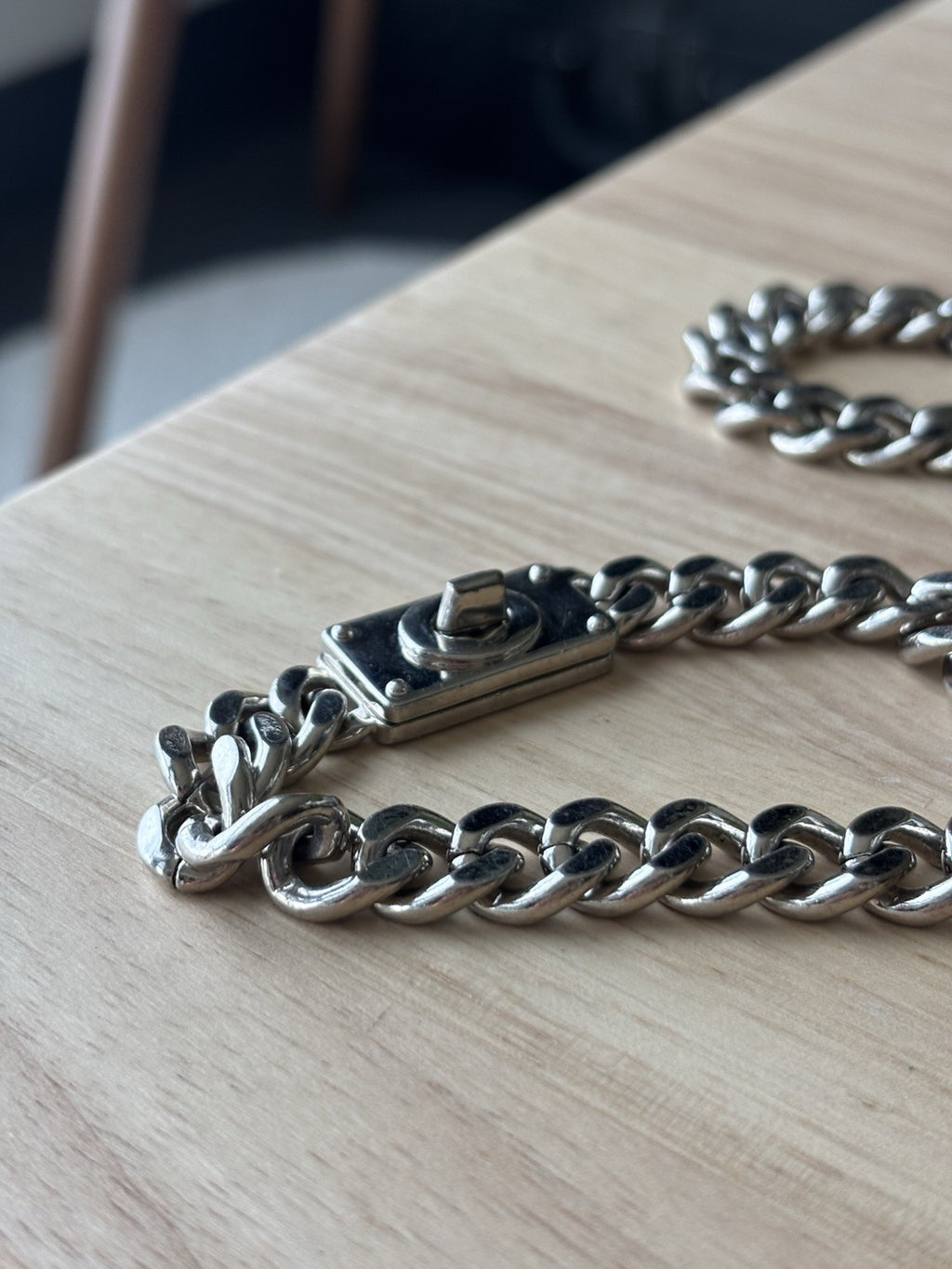 COACH 2005 Rare Vintage Chunky Silver Heavy Curb Chain Turnlock Necklace 20.5”