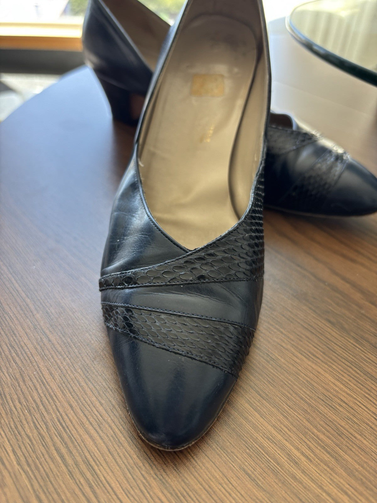 SALVATORE FERRAGAMO Vintage Italy Navy Leather/Python Pumps Shoes 7.5 AA Narrow