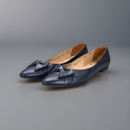 SALVATORE FERRAGAMO Vintage Italy Navy Leather Bow Pumps Shoes 7.5 AA Narrow