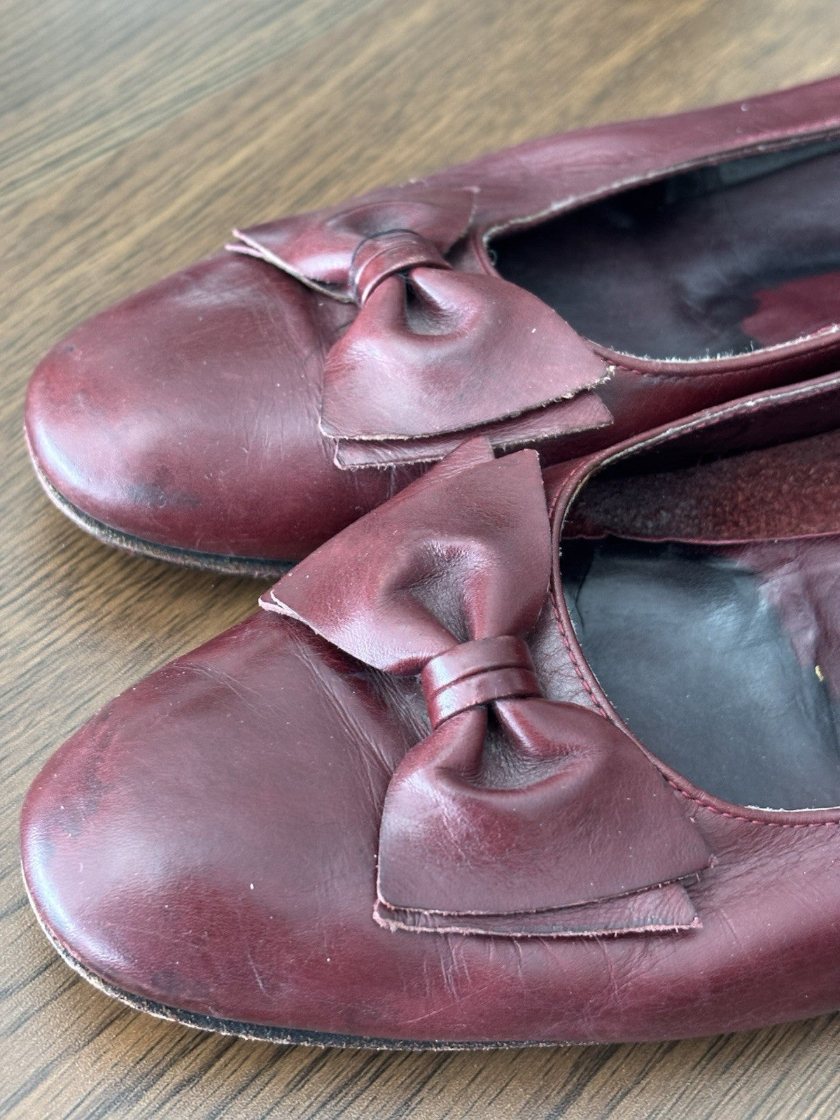 SALVATORE FERRAGAMO Vintage Italy Leather Maroon Bow Pumps Shoes 7.5 AA Narrow