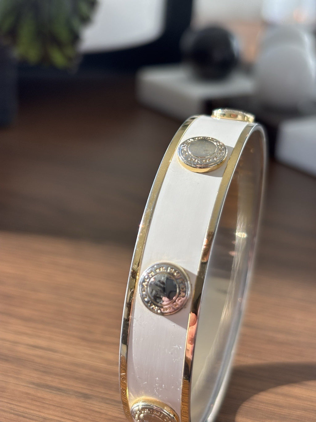 COACH 2005 White Enamel Gold Tone Stud Bangle Bracelet Vintage Classic Logo