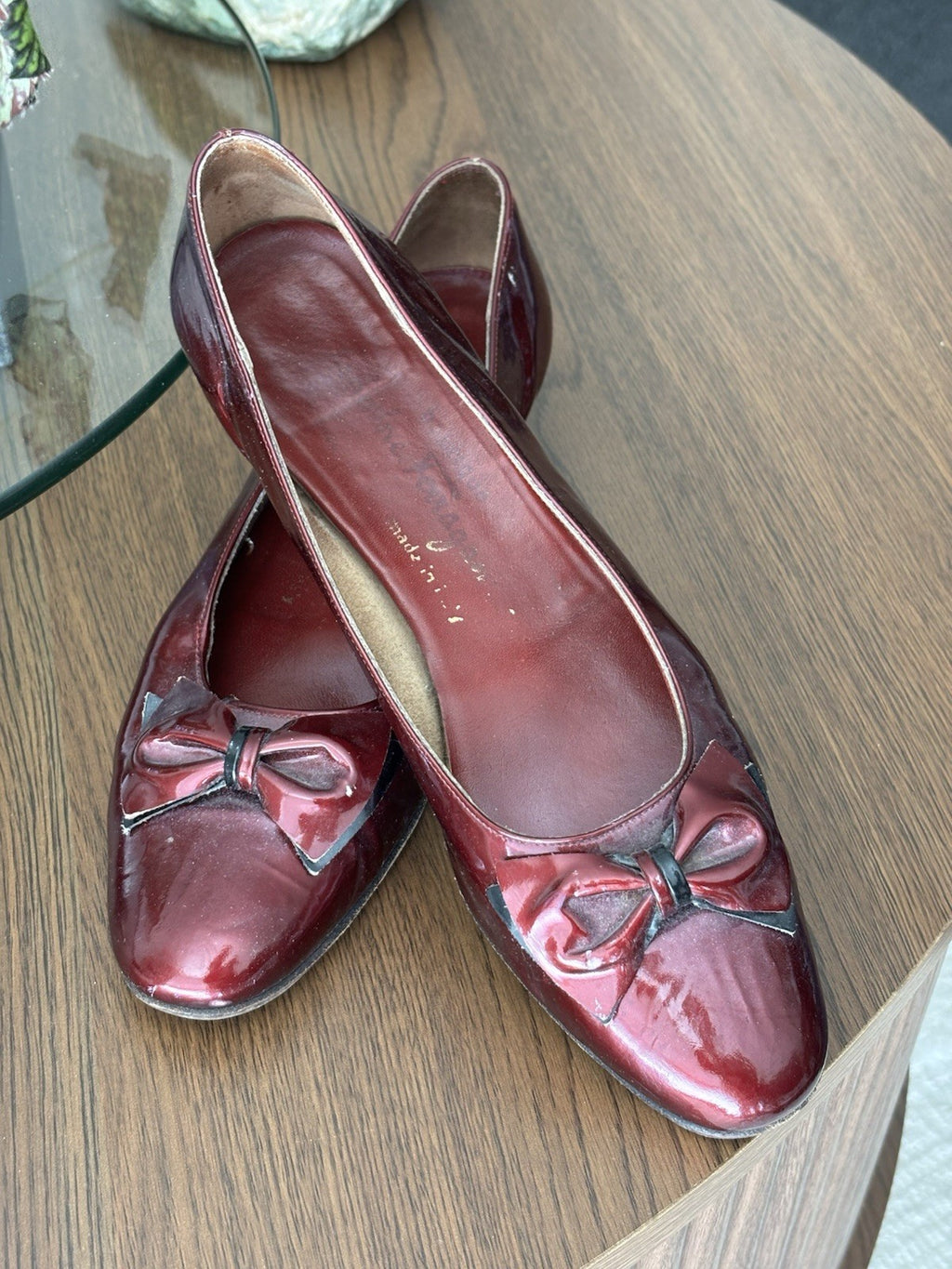 SALVATORE FERRAGAMO Vintage Italy Patent Leather Maroon Bow Pumps Shoes 7.5 AA