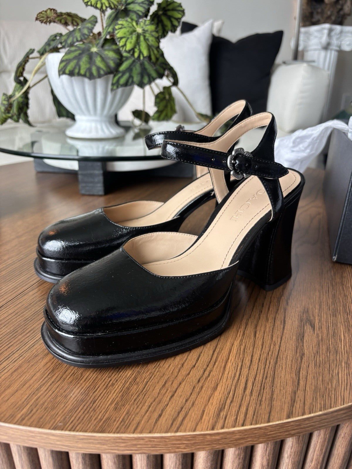 COACH Designer Tea Rose Black Glazed Leather Block Heel Pump Size 6 (org $195)