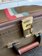 1970 RARE Vintage Italy Lark Italian Travel Suitcase 23” Brass Lock Carry On