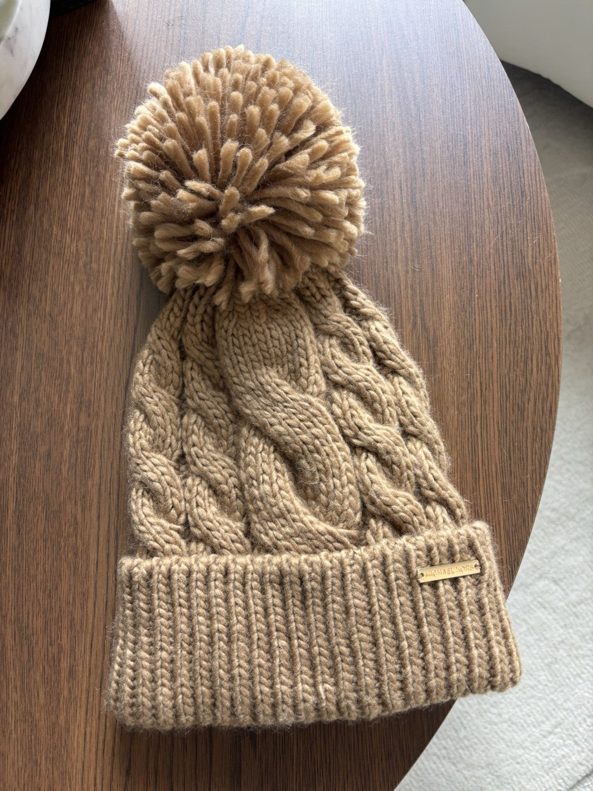 MICHAEL KORS Designer Cable Knit Beanie Hat Pom-Pom Tan Brown Gold Logo(org $98)