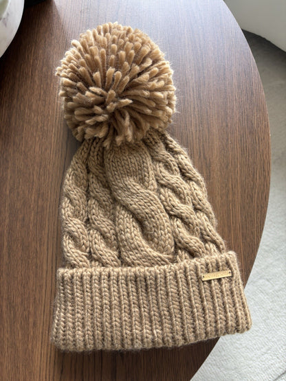 MICHAEL KORS Designer Cable Knit Beanie Hat Pom-Pom Tan Brown Gold Logo(org $98)