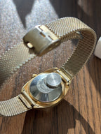 VINTAGE 1971 Timex Electric Ladies Wrist Watch Gold Tone Dial Deco Mesh Bracelet