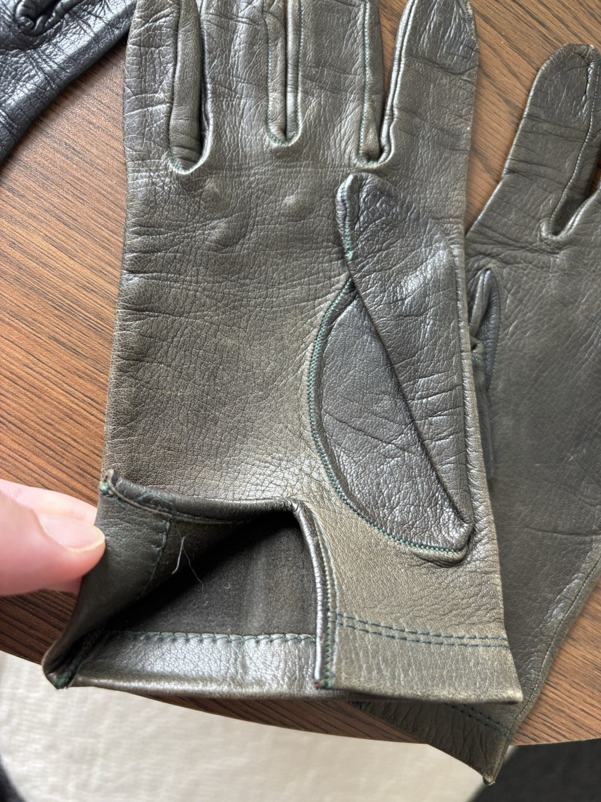 VINTAGE 1974 (2) Set Black Green Genuine Leather Driving Gloves Women’s Size 6.5