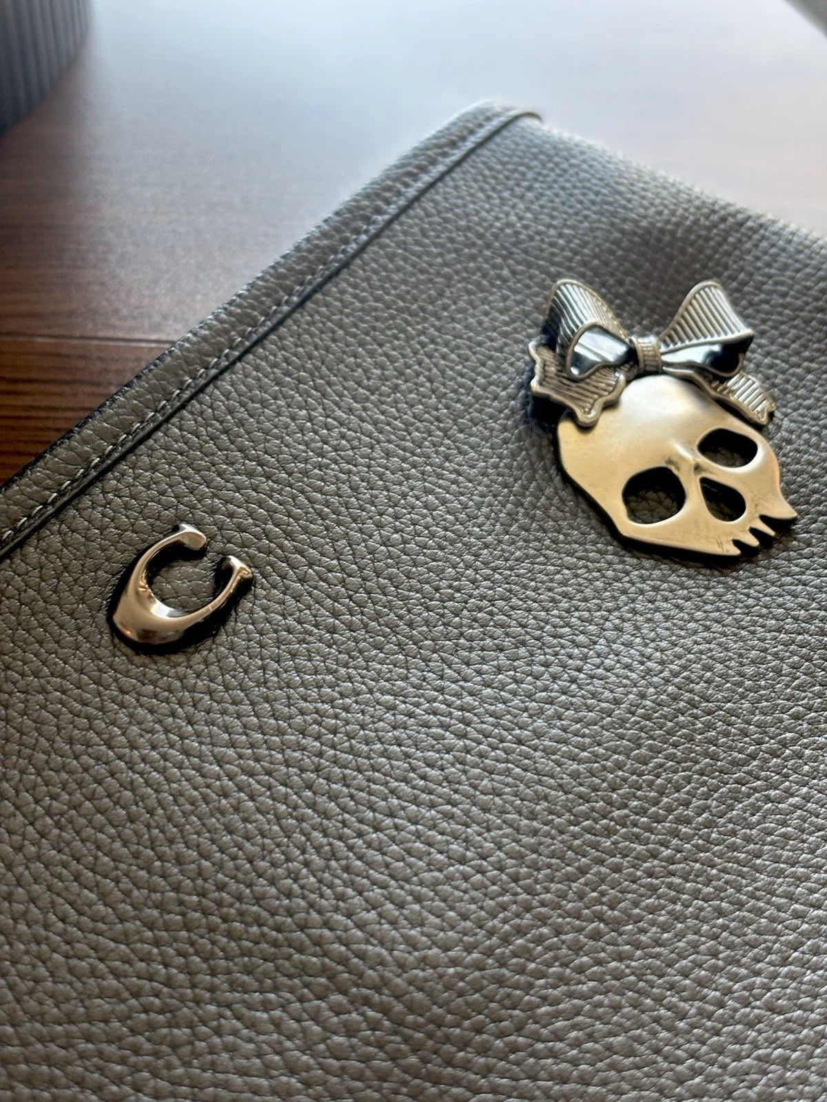 NWT COACH Essential Pouch 28 Black Pebble Leather Travel Case W/Coach Skull+Bow