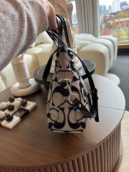 Designer COACH Brand Daisy Outline Signature Mia Crossbody F23940 Silver/Black