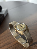 VINTAGE 1971 Timex Electric Ladies Wrist Watch Gold Tone Dial Deco Mesh Bracelet