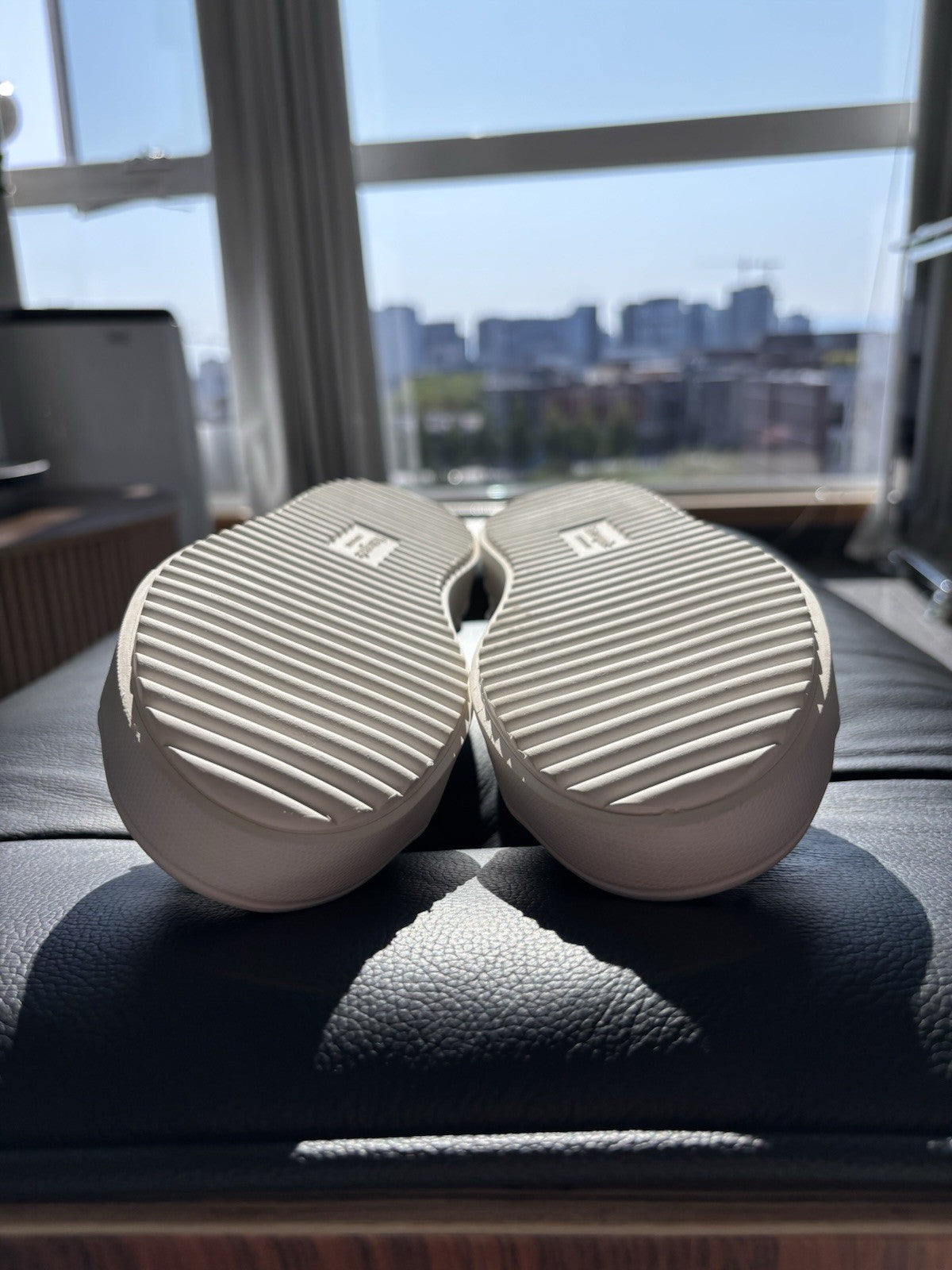 NEW Designer KATE SPADE New York White Pearl Sneakers Women’s SZ 7 (org $225)