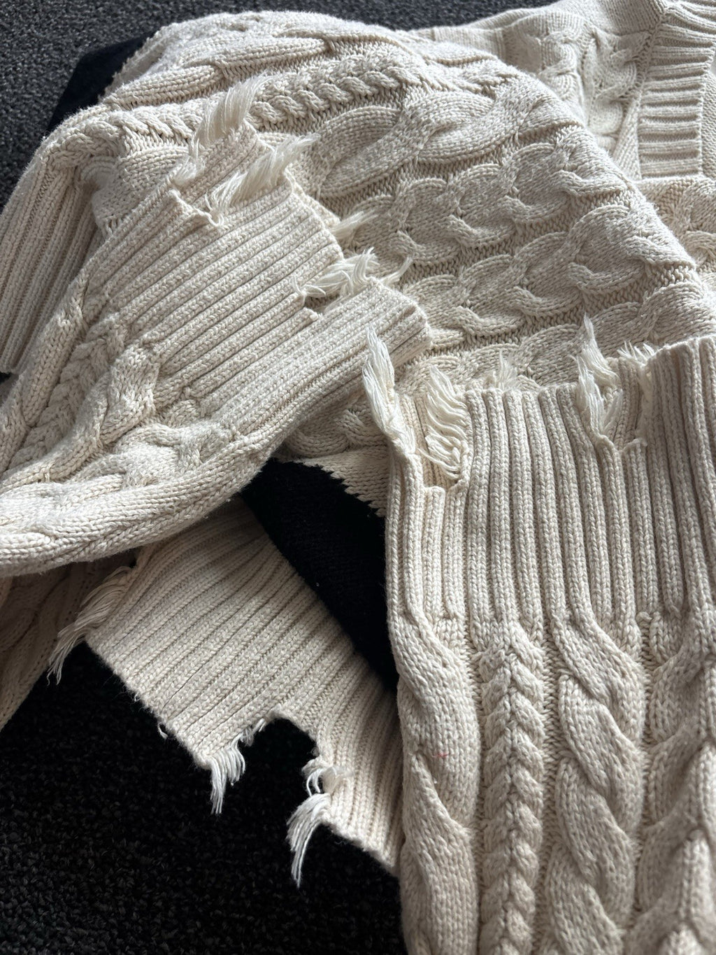 ZARA Cable Knit Crew Sweater Contrasting Cream Black Distressed Size L (org $70)