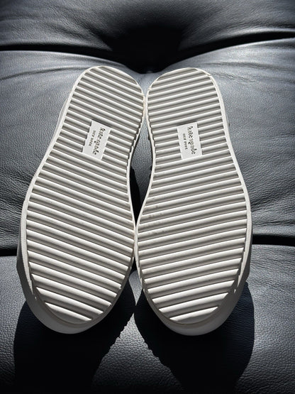 NEW Designer KATE SPADE New York White Pearl Sneakers Women’s SZ 7 (org $225)