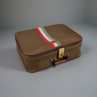 1970 RARE Vintage Italy Lark Italian Travel Suitcase 23” Brass Lock Carry On