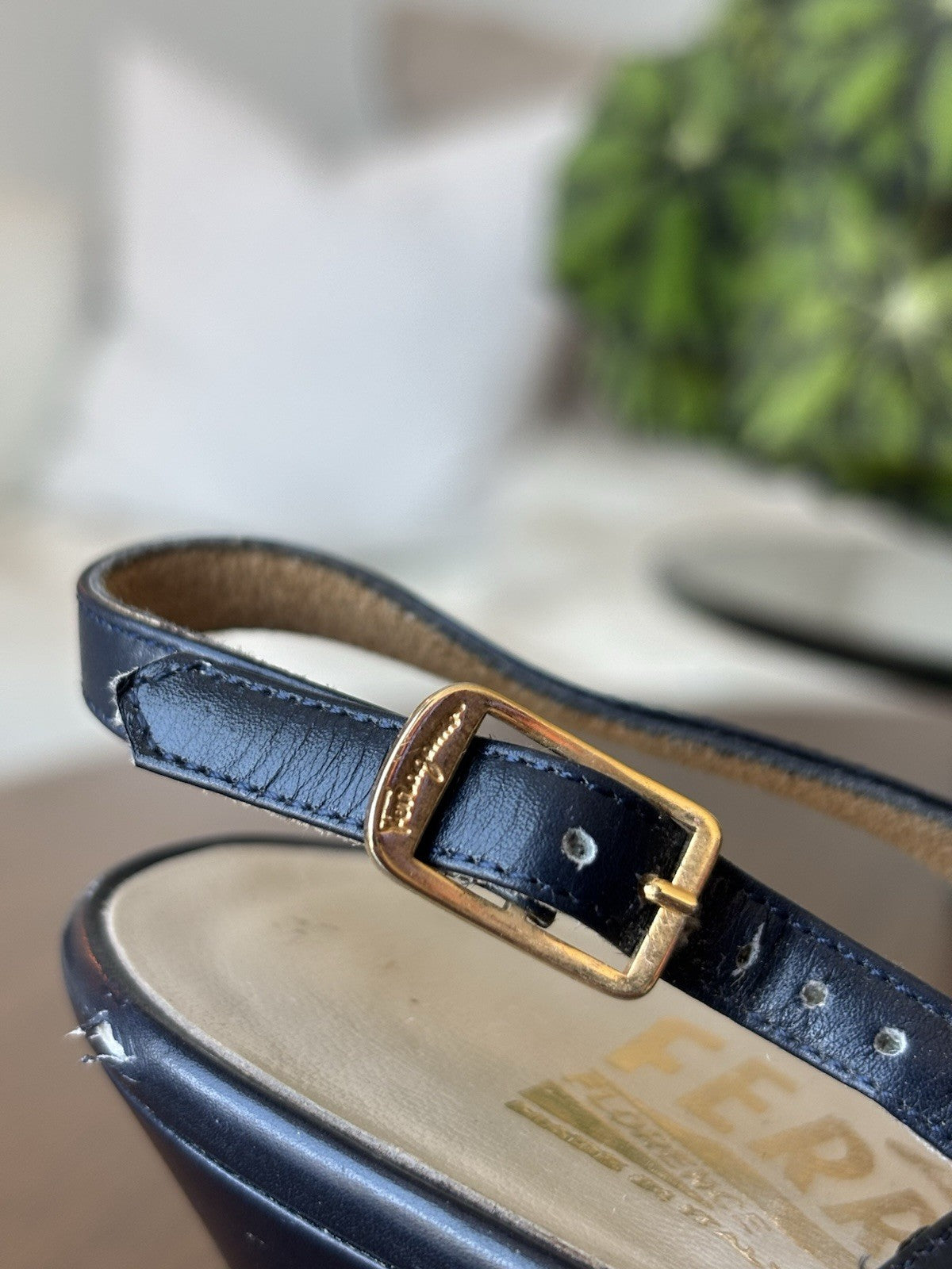 SALVATORE FERRAGAMO Vintage Italy Navy Blue Leather Pumps Heels Shoes USA 7.5 AA