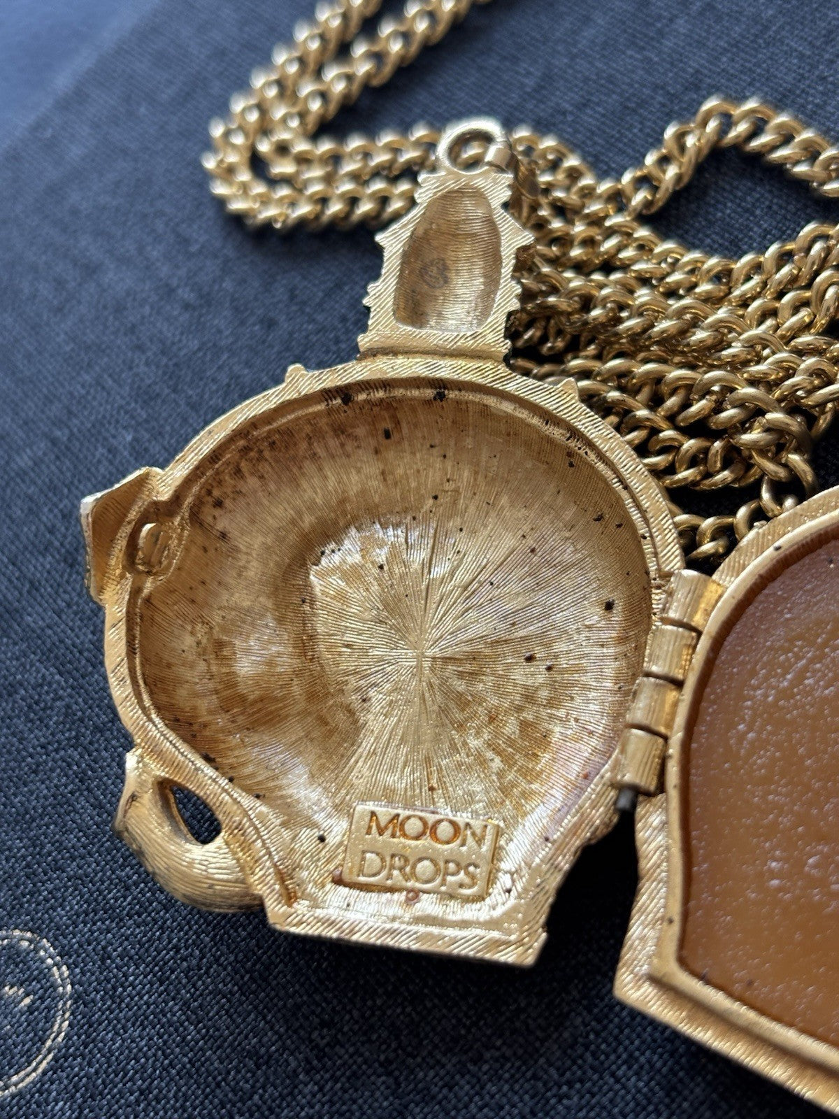 Vintage Elephant MOON DROPS Solid PERFUME COMPACT LOCKET Gold Tone Necklace