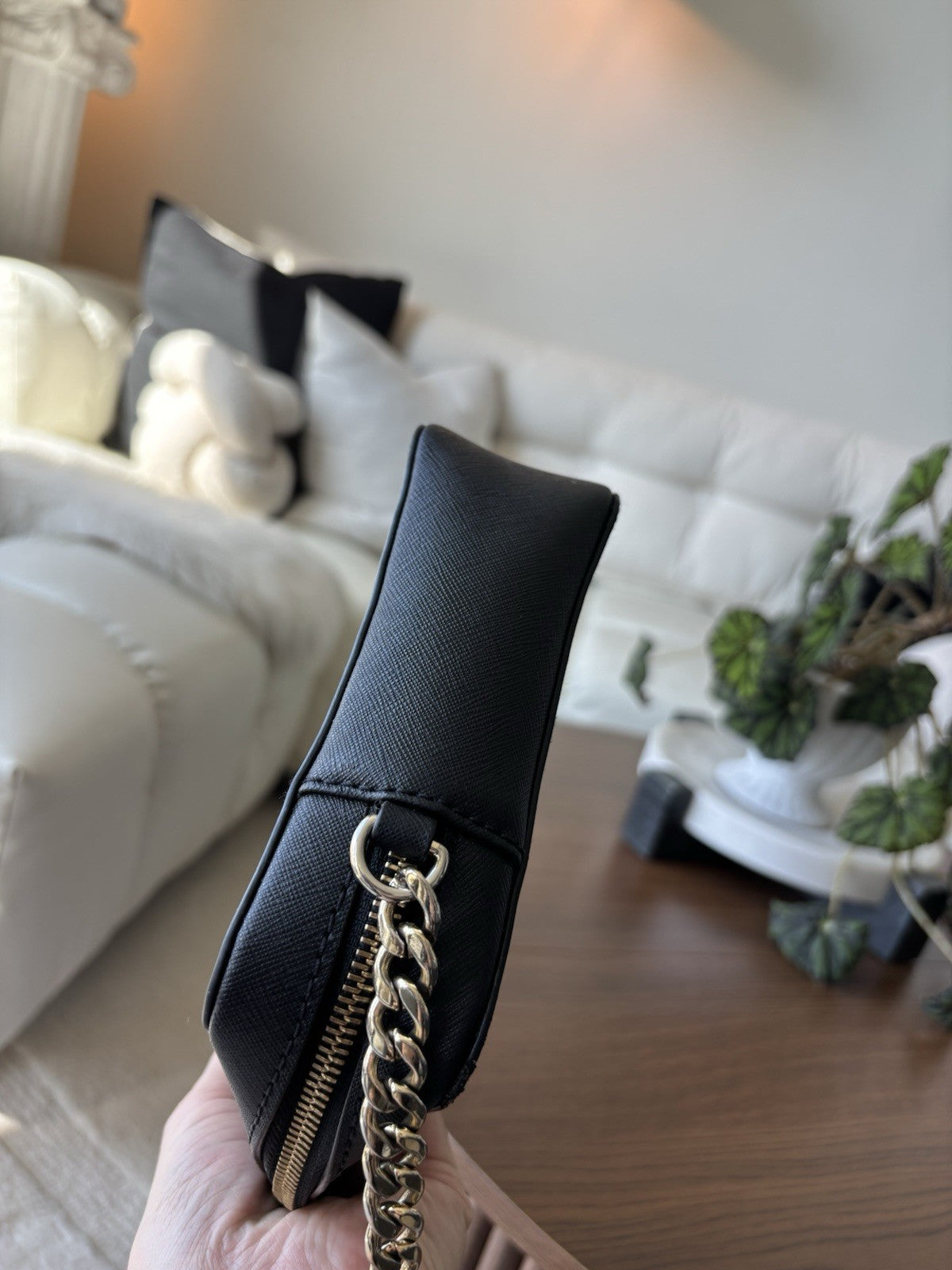 MICHALE KORS Leather Crossbody Bag Purse Zip Black/Gold Chain Strap (org $258)