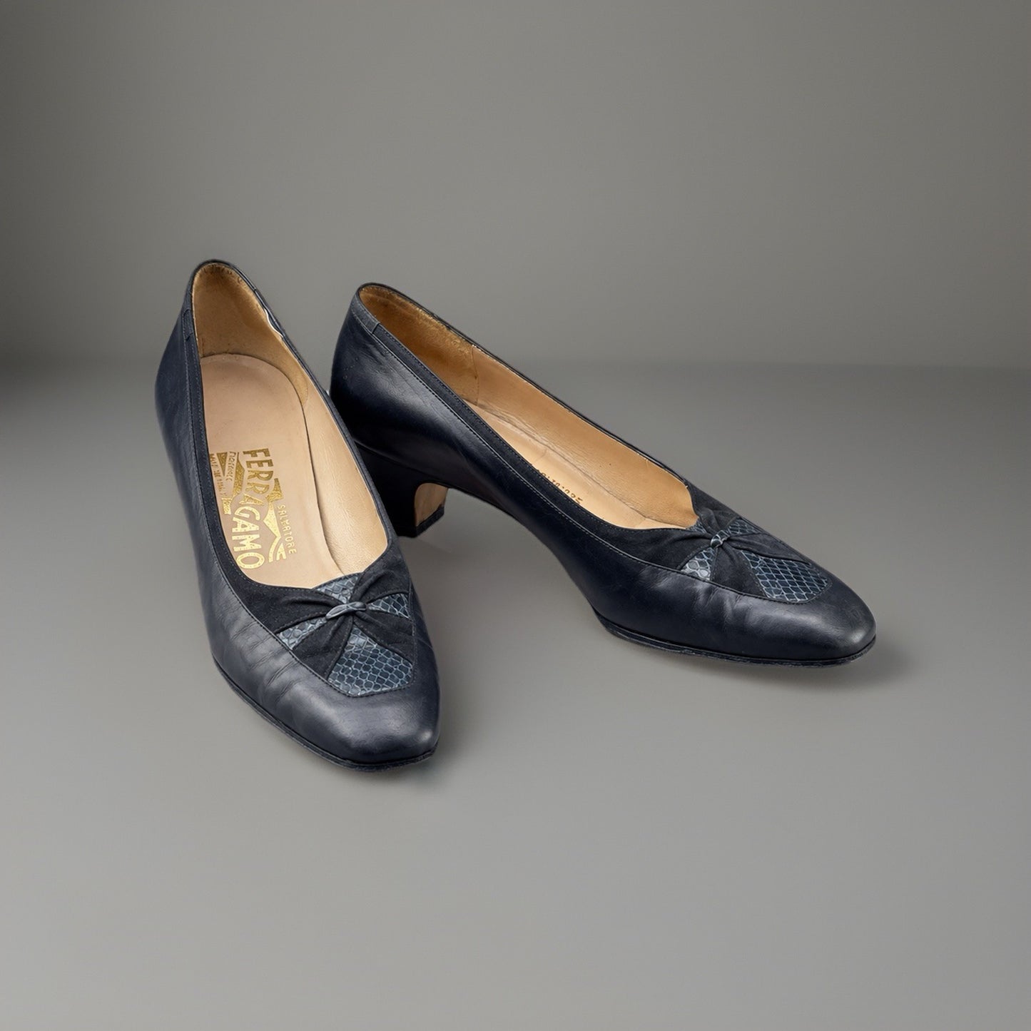 SALVATORE FERRAGAMO Vintage Italy Brown Leather Python Pumps Shoes 7.5 AA Narrow