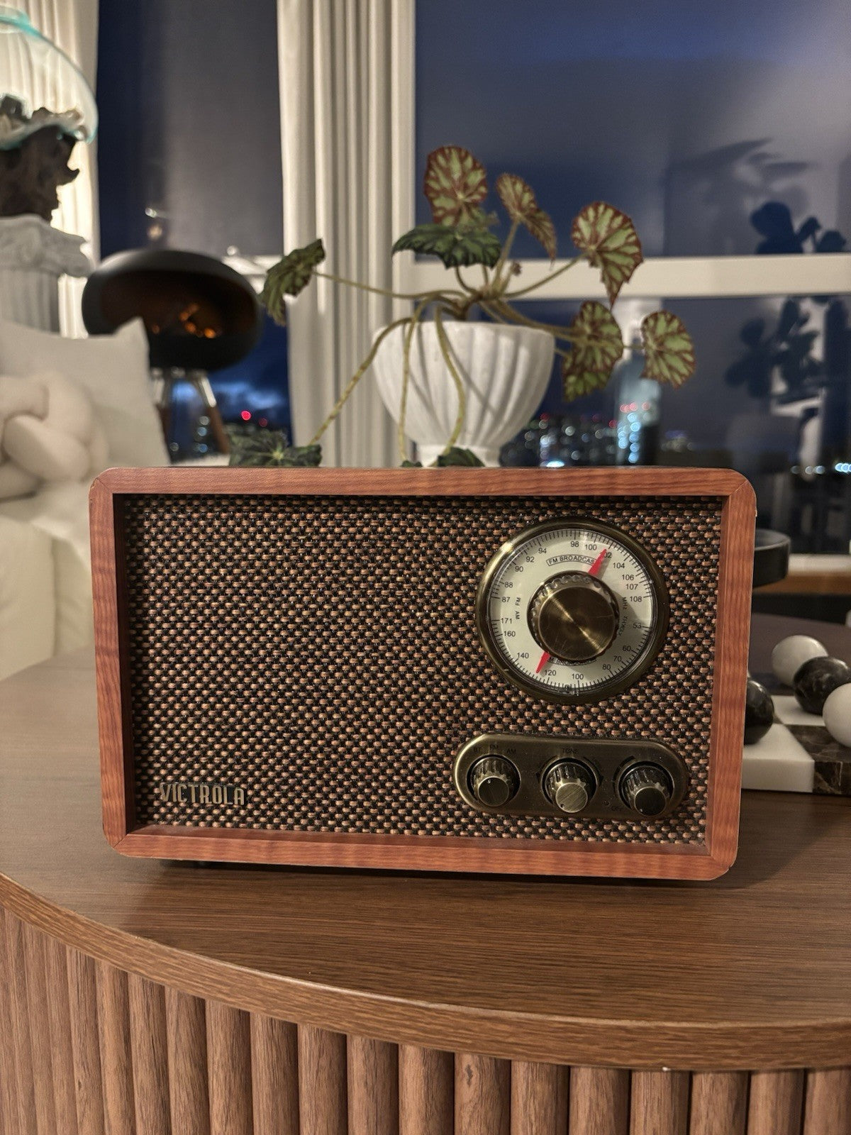VICTROLA Retro Wood Bluetooth Wireless Speaker Radio Vintage Design (org $110)
