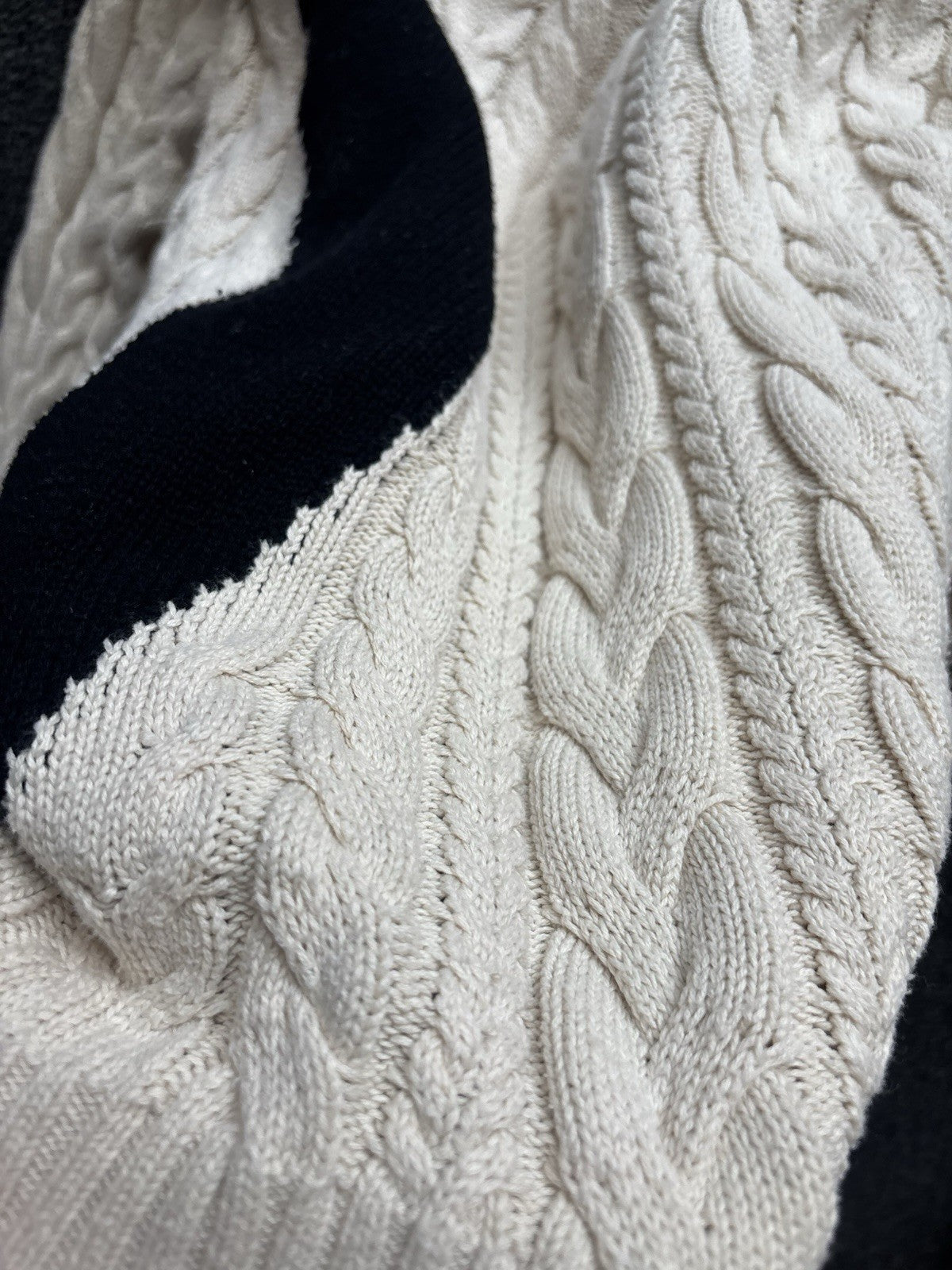 ZARA Cable Knit Crew Sweater Contrasting Cream Black Distressed Size L (org $70)