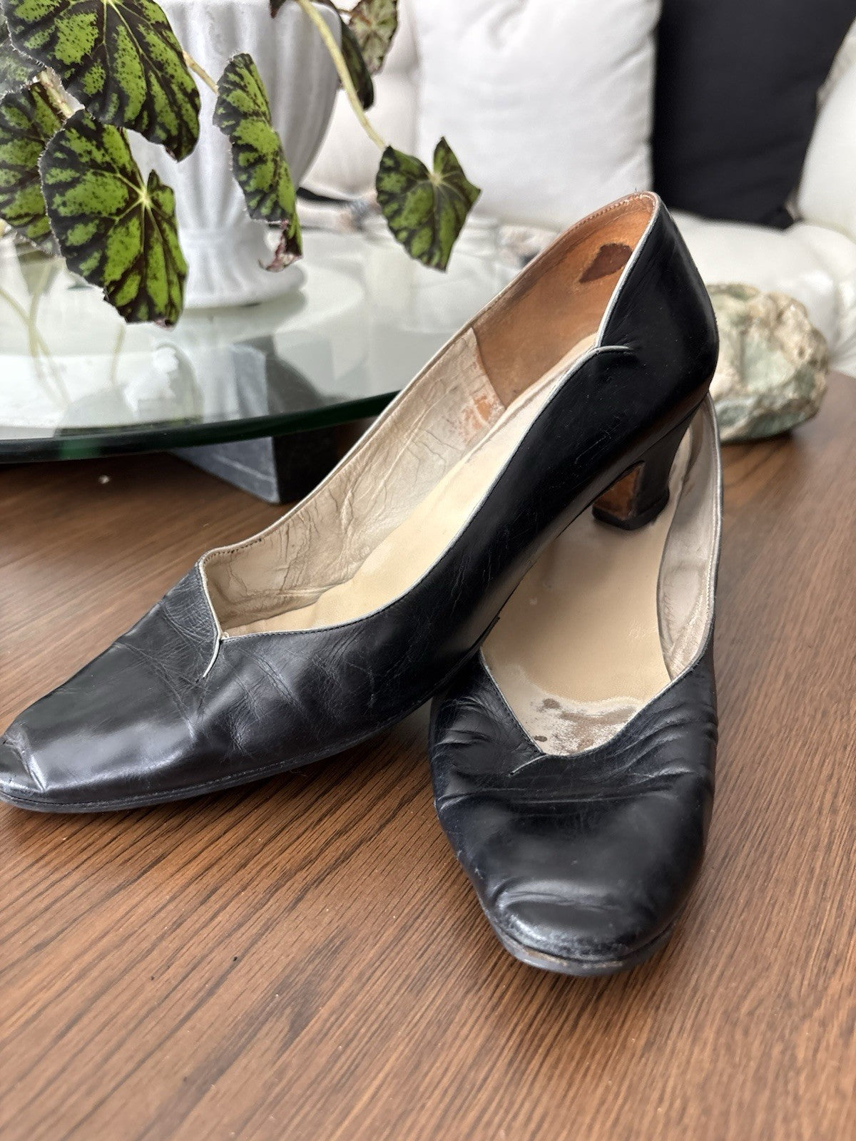 SALVATORE FERRAGAMO Vintage Italy Black Leather Pumps Shoes Size 7.5 AA Narrow