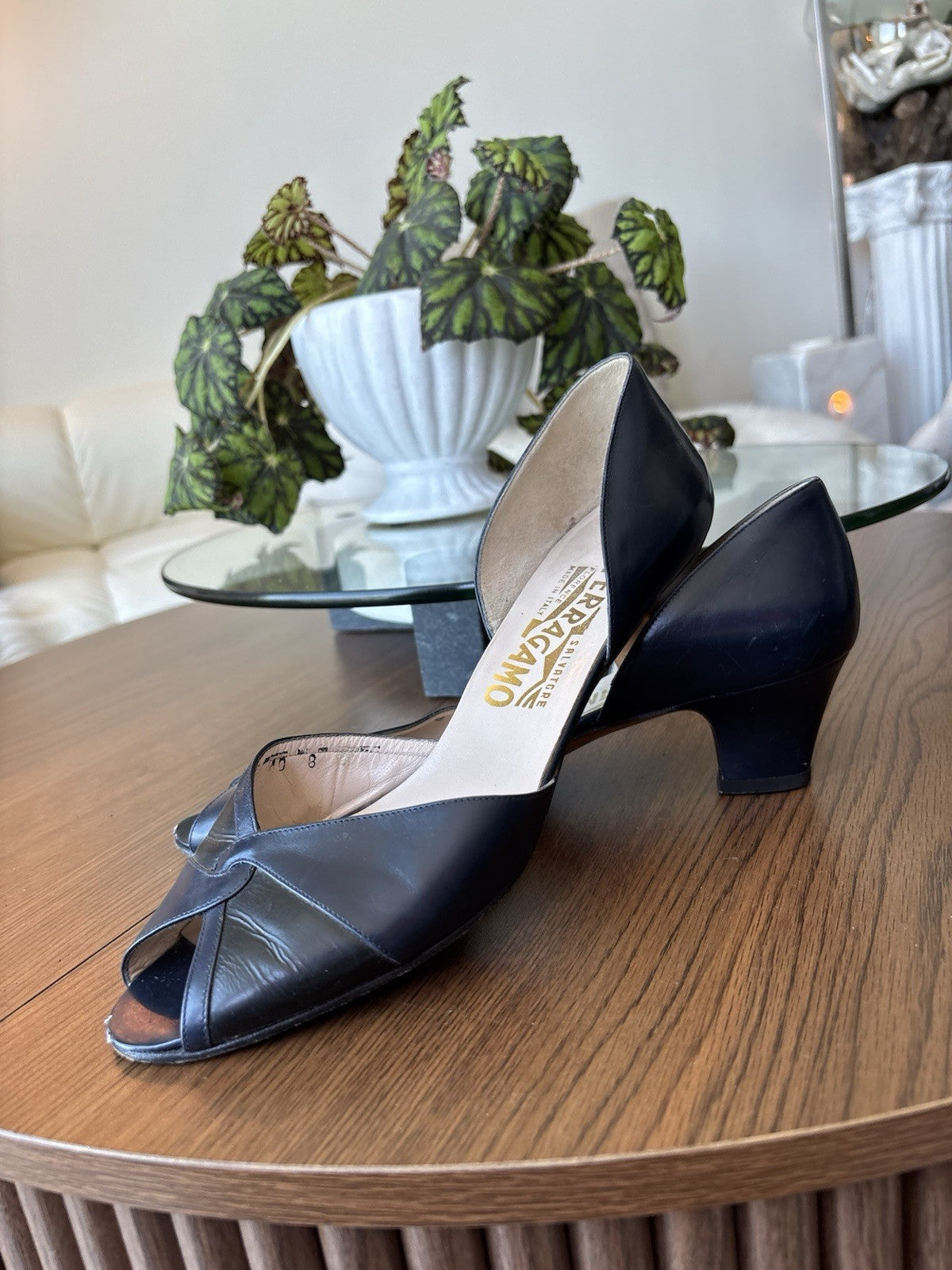 SALVATORE FERRAGAMO Vintage Italy Navy/Black Leather Pumps Shoes USA 8AA Narrow