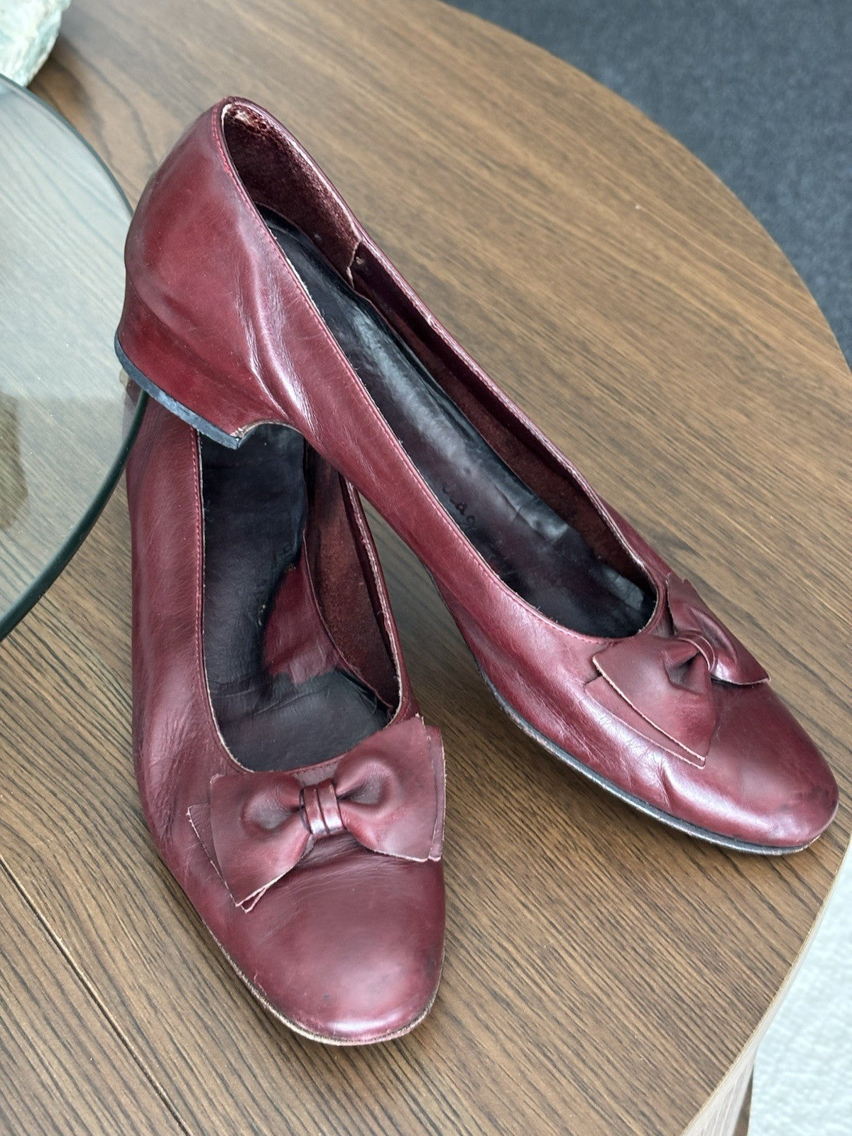 SALVATORE FERRAGAMO Vintage Italy Leather Maroon Bow Pumps Shoes 7.5 AA Narrow