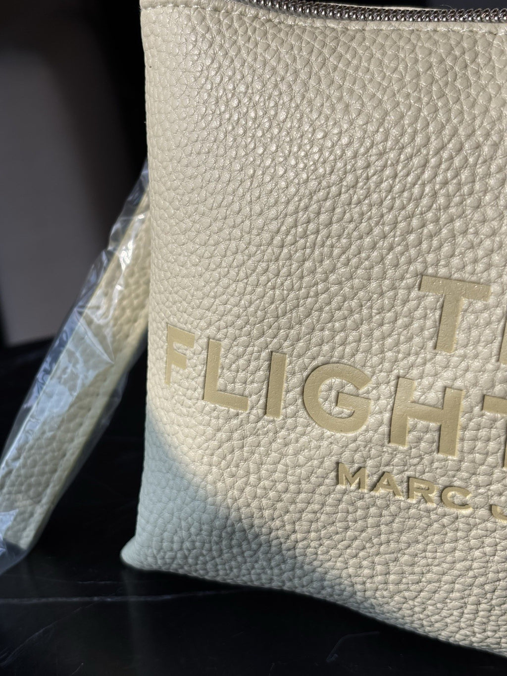 MARC JACOBS “THE FLIGHT CASE” Pebbled Leather Wristlet Case Pale/Mint Green NWOT
