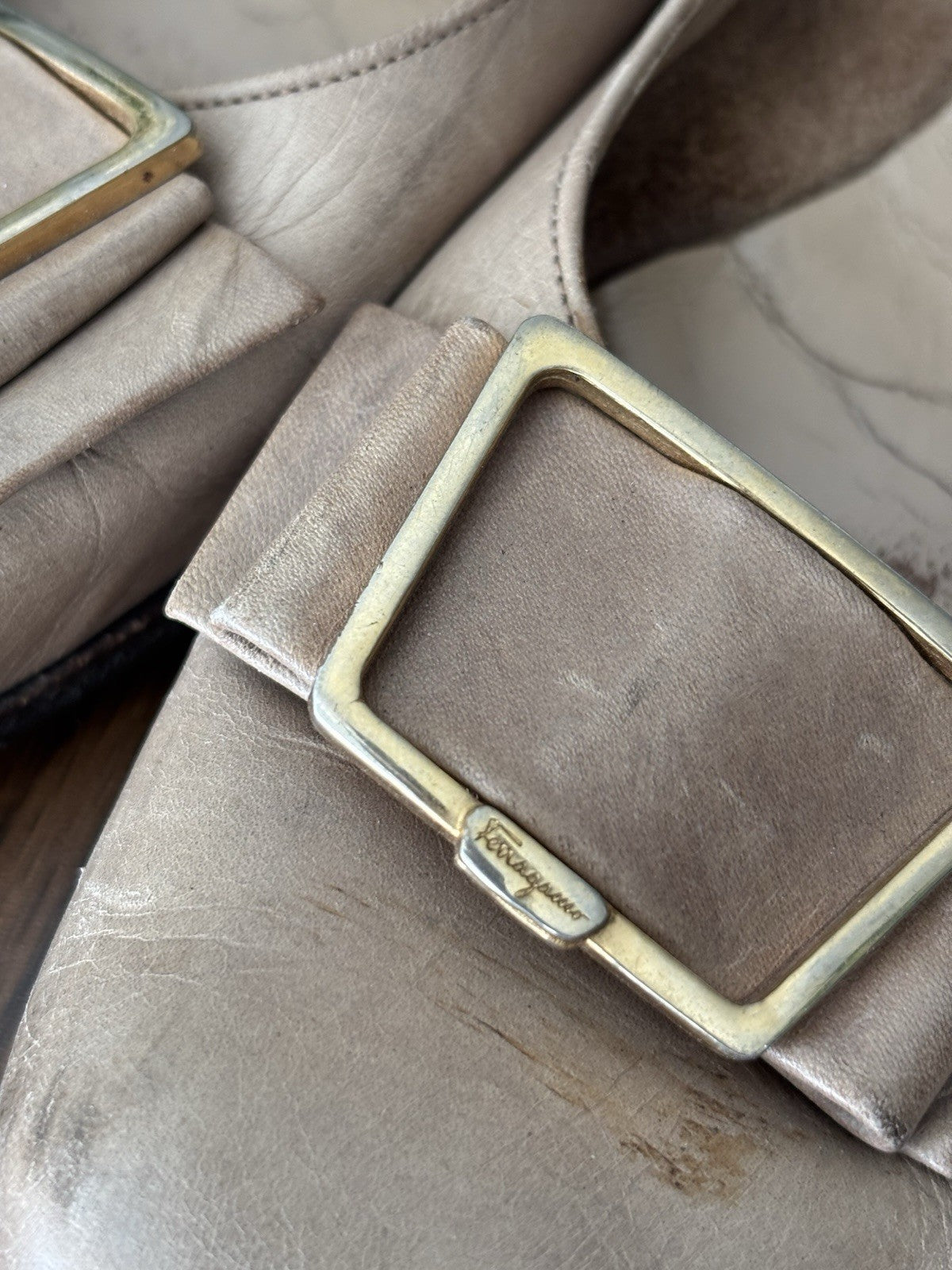 SALVATORE FERRAGAMO Vintage Italy Tan Leather Buckle Pumps Shoes 7.5 AAA Narrow