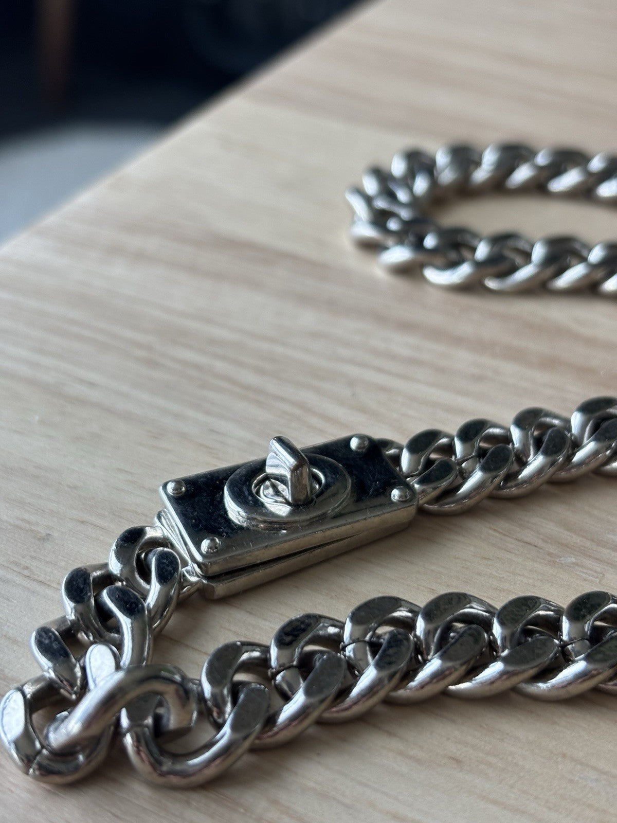 COACH 2005 Rare Vintage Chunky Silver Heavy Curb Chain Turnlock Necklace 20.5”