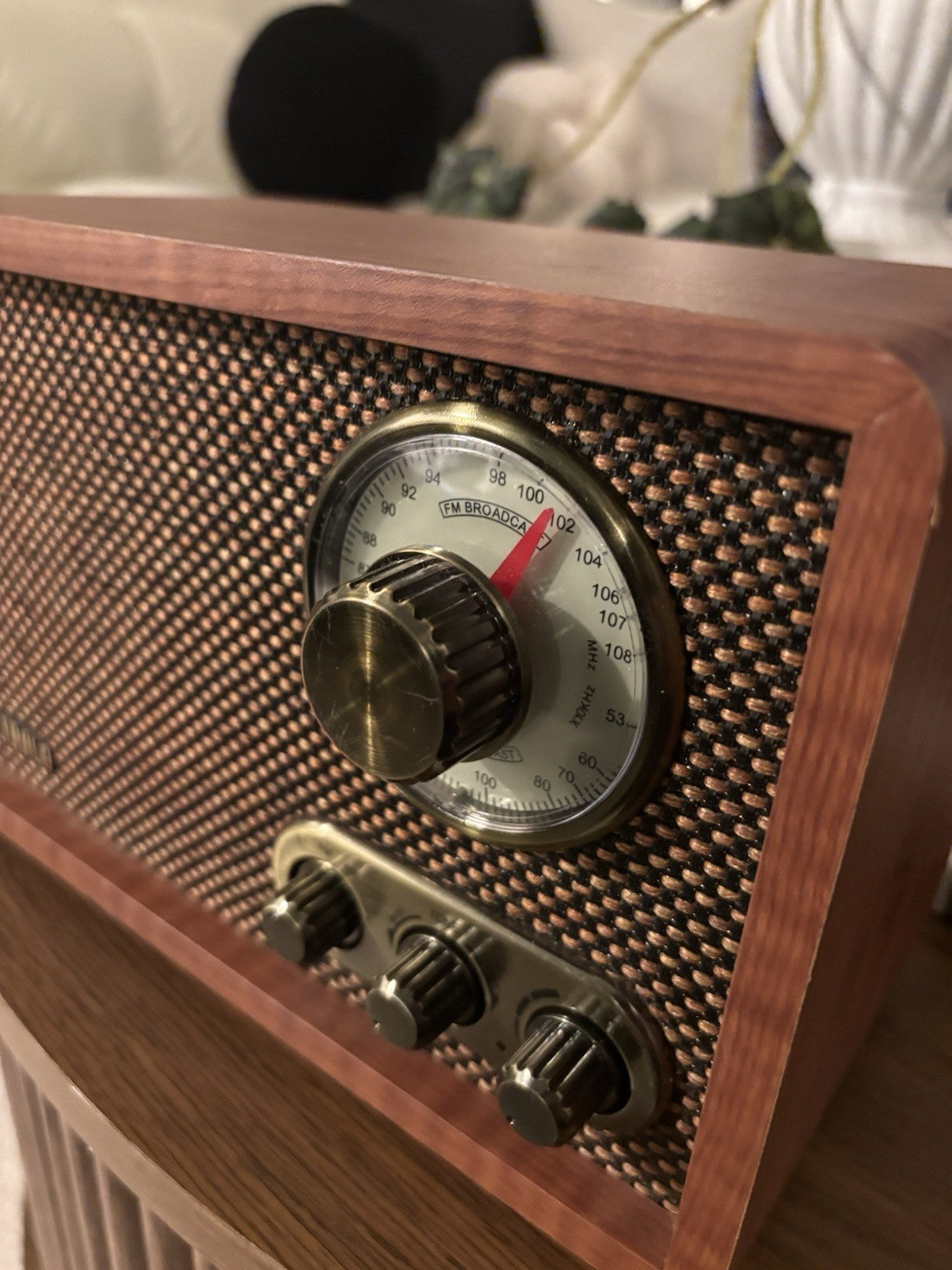 VICTROLA Retro Wood Bluetooth Wireless Speaker Radio Vintage Design (org $110)