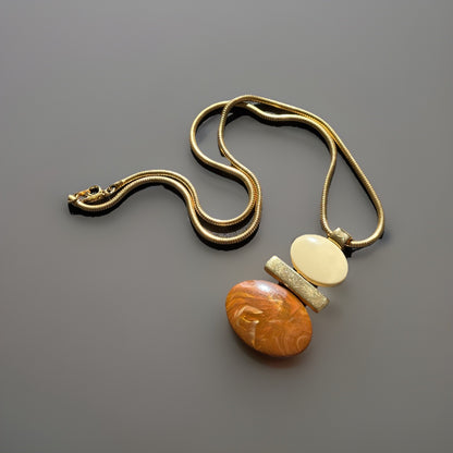 Vintage Retro AVON 1976 Polished Oval Lucite Cream Brown Swirl Pendant Necklace