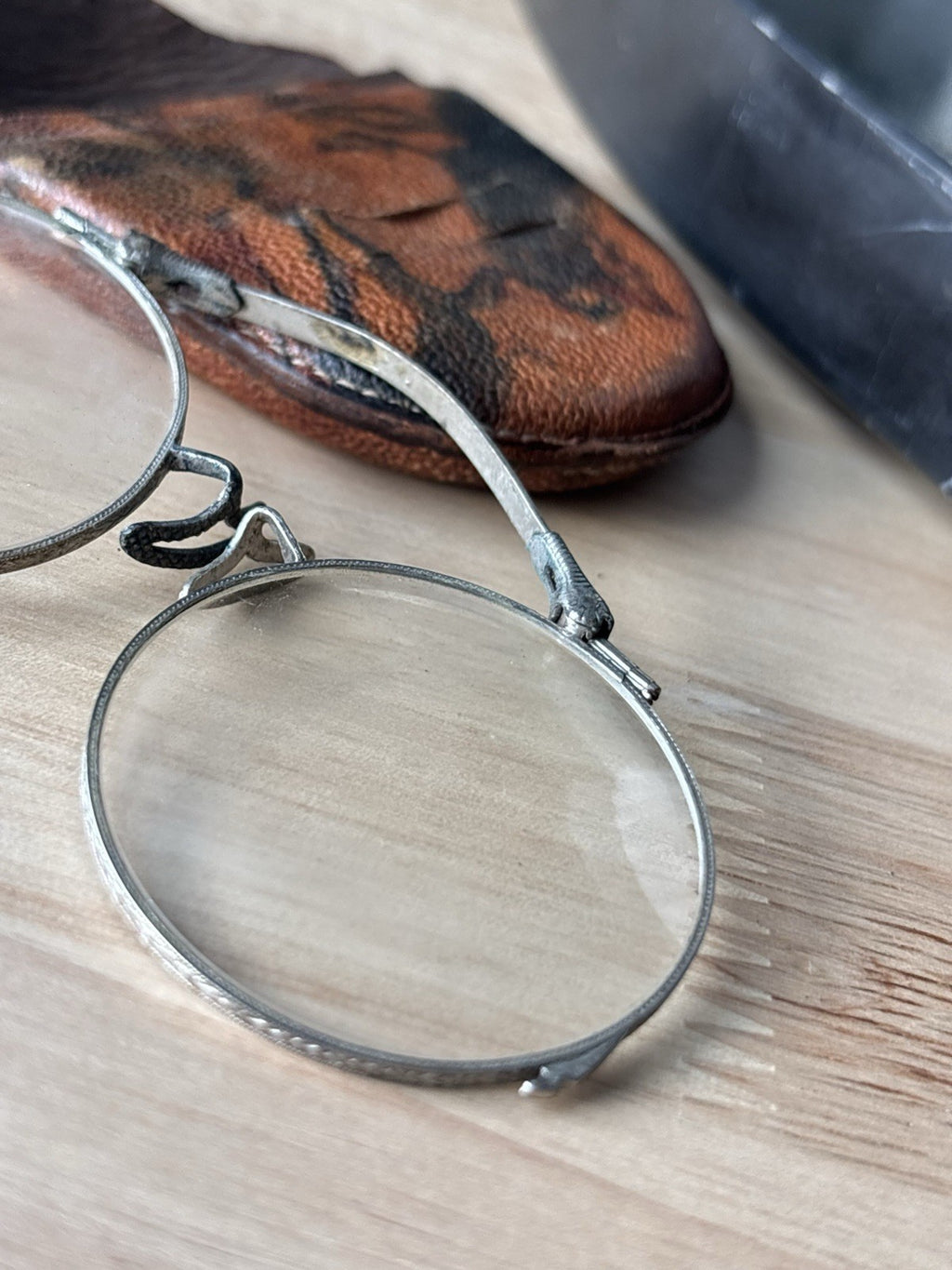 ANTIQUE 1900s Silver Pince Nez Eyeglasses Round C Bridge Spectacles Leather Case