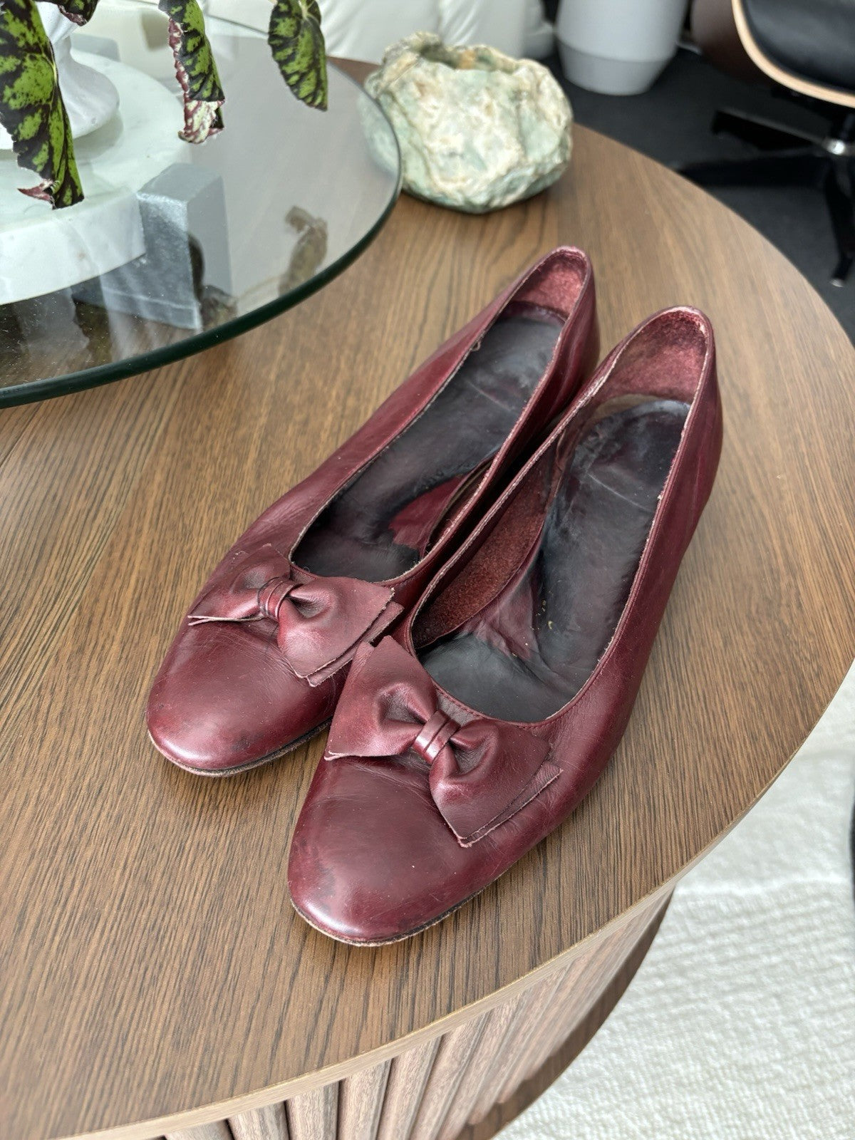 SALVATORE FERRAGAMO Vintage Italy Leather Maroon Bow Pumps Shoes 7.5 AA Narrow