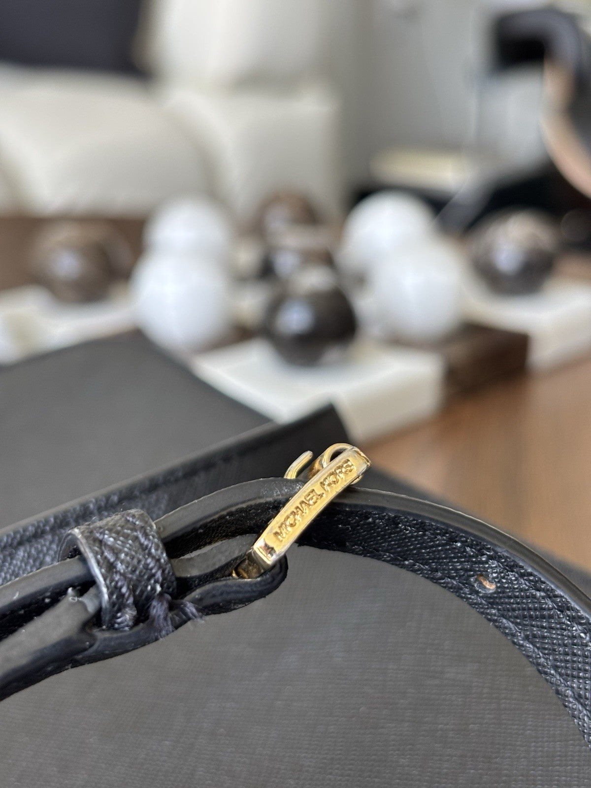 MICHALE KORS Leather Crossbody Bag Purse Zip Black/Gold Chain Strap (org $258)