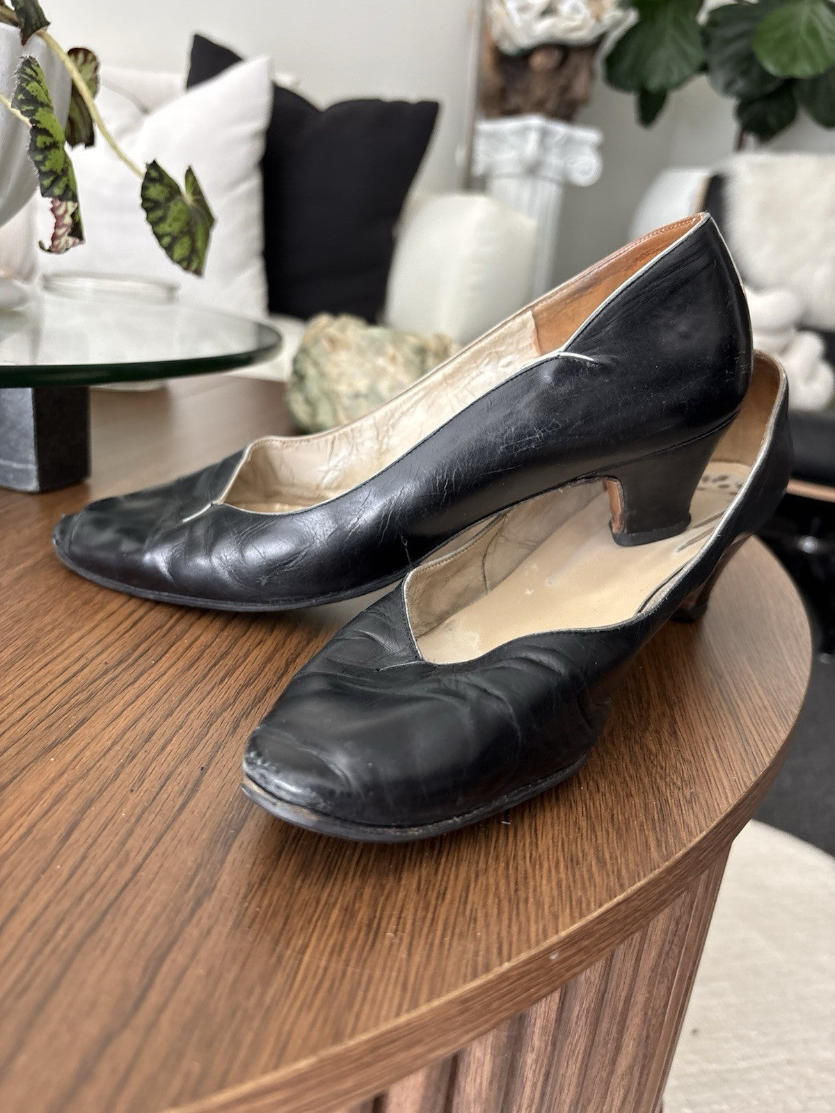 SALVATORE FERRAGAMO Vintage Italy Black Leather Pumps Shoes Size 7.5 AA Narrow