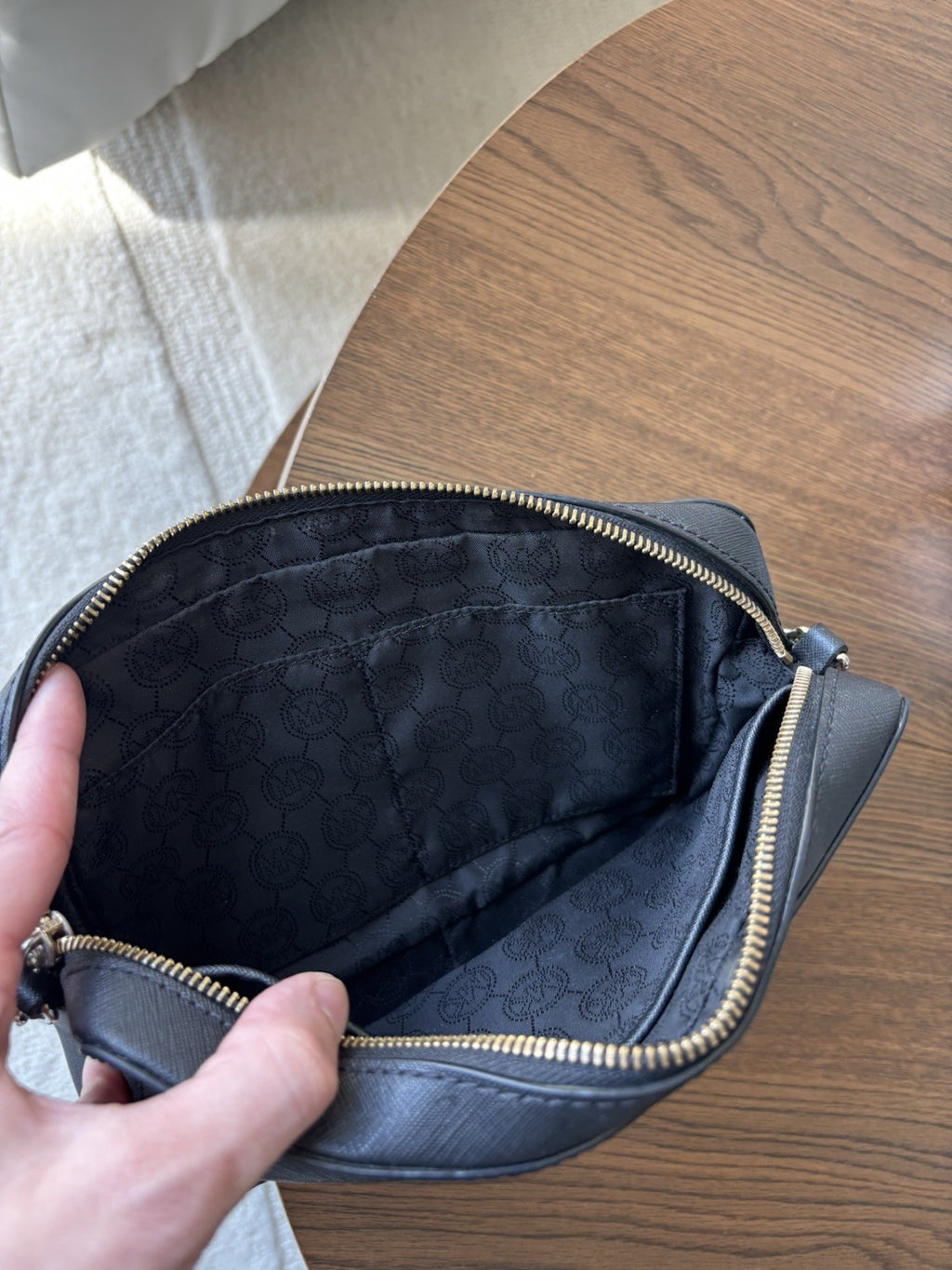 MICHALE KORS Leather Crossbody Bag Purse Zip Black/Gold Chain Strap (org $258)